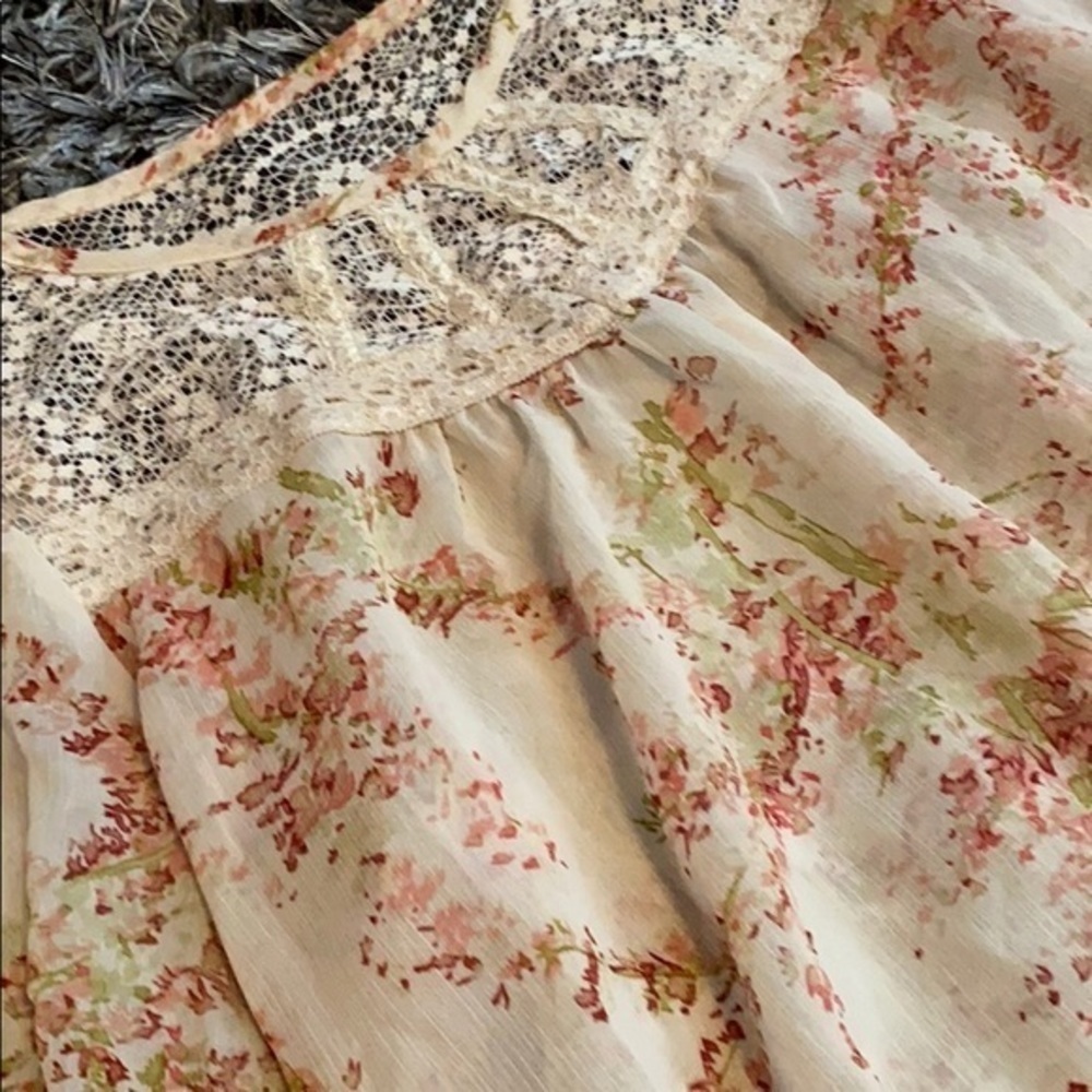 Forever 21 Lg floral Cherry Blossom flows top EUC. - Picture 2 of 2